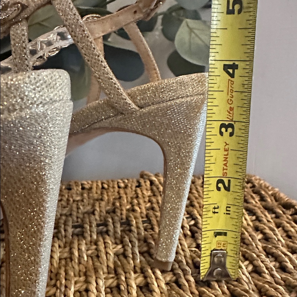 Badgley Mischka Kai Gold metallic 7.5 chain rhinestone Strappy 3.5” buckle Heels - Picture 7 of 14